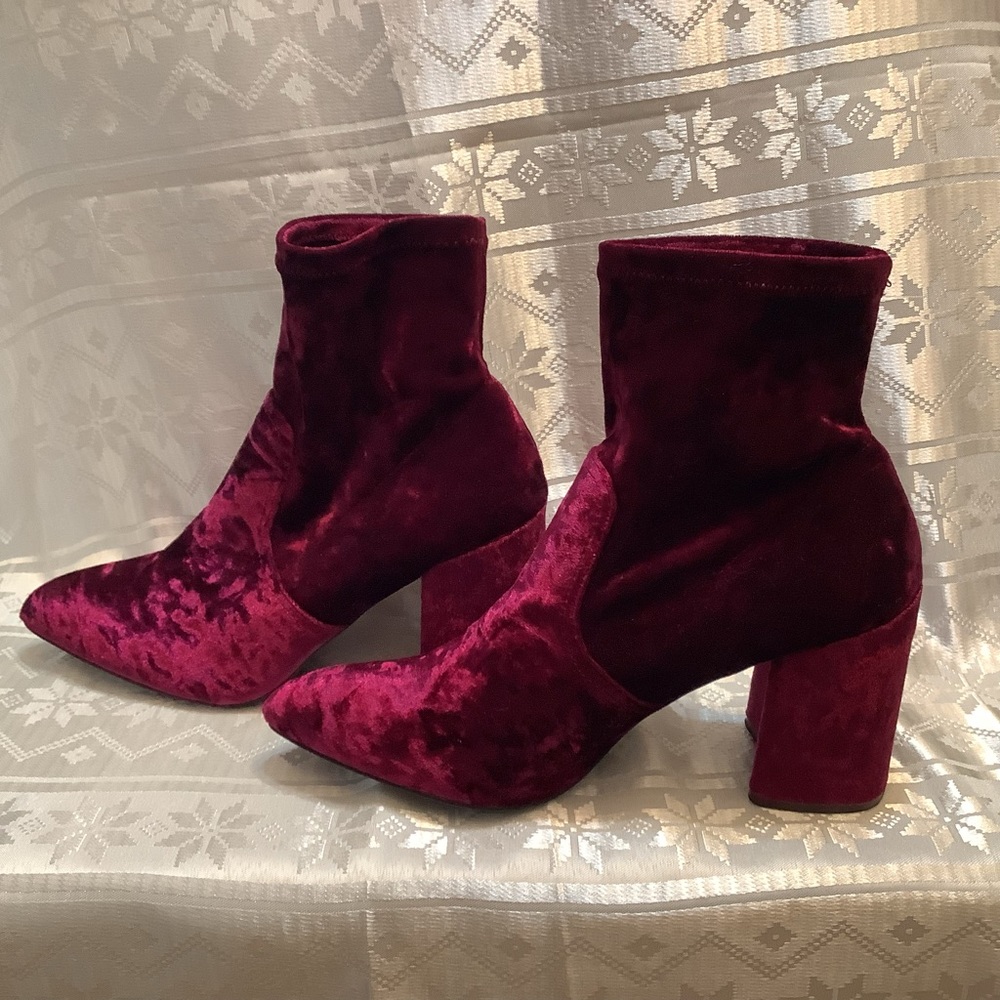 Qupid Boots Women’s Size 10 Velour Pull On Pink